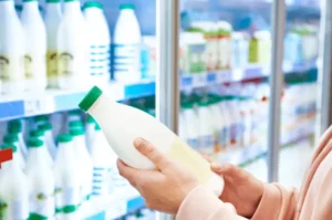 حليب خالي من اللاكتوز للقطط