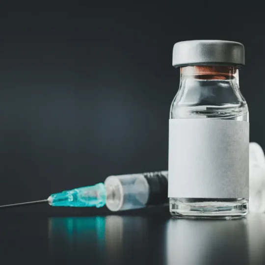 تطعيمات القطط الأساسية